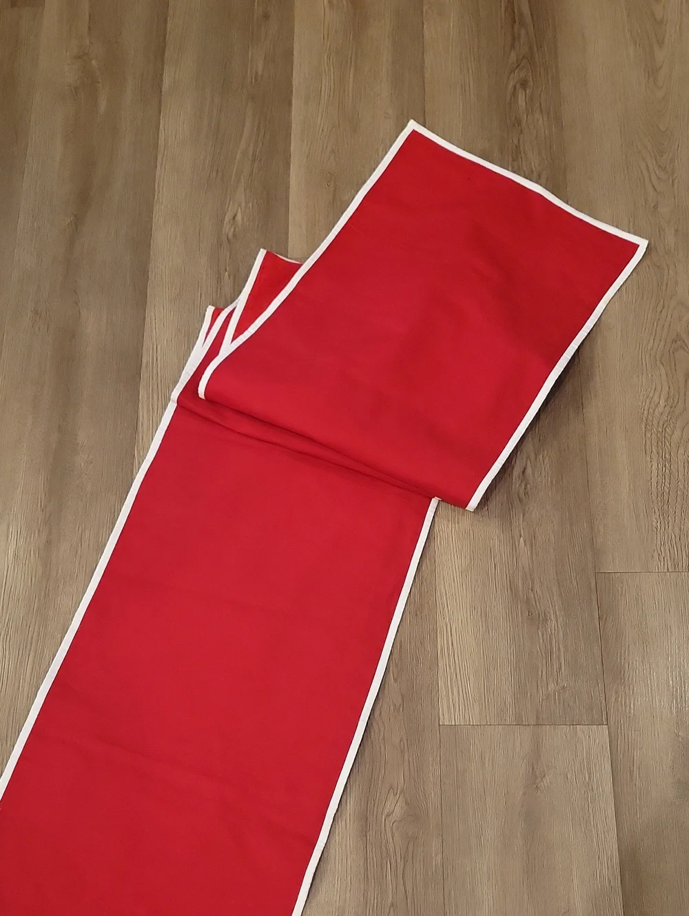 Pier 1 Imports Snowballs Red Tsble Runner